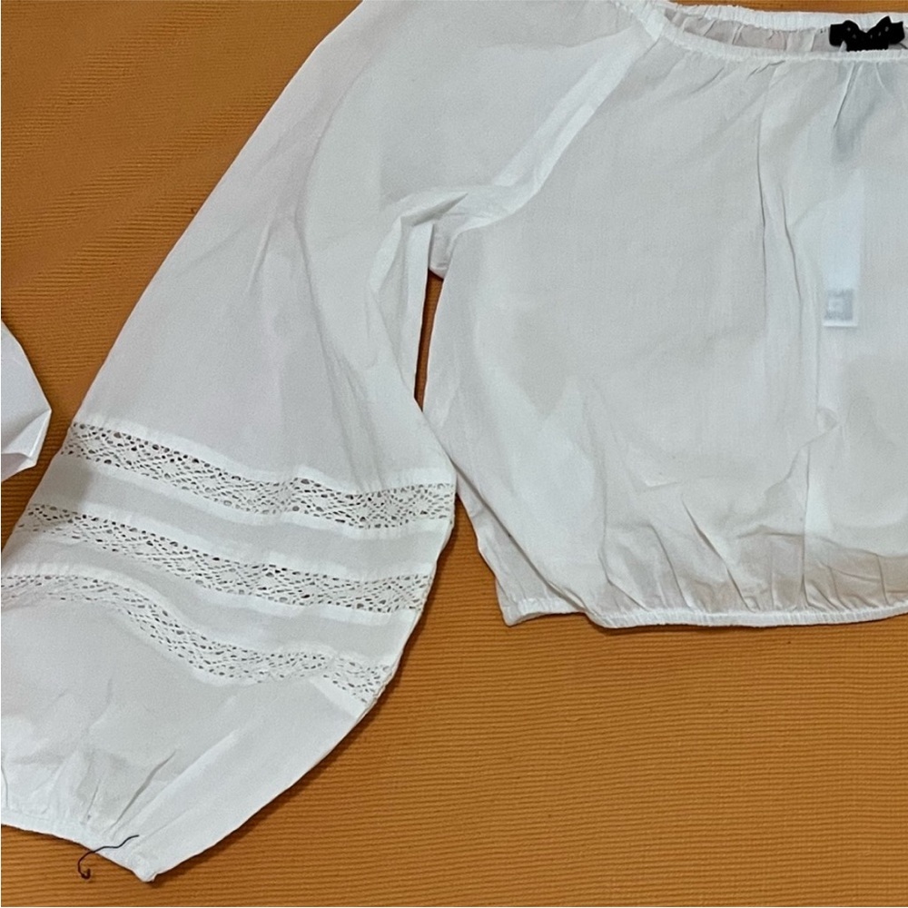 Sanctuary Crisp White off shoulder 3/4 sleeves top. - Picture 4 of 7